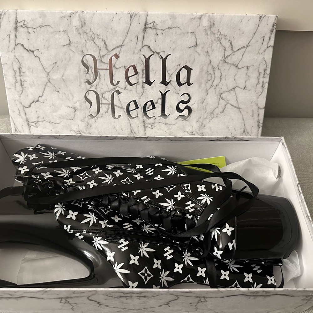 Hella Heels Empire Kicks Size 7/US 7 8” Heel
